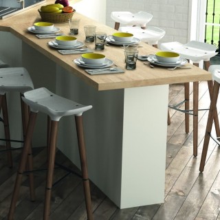 Plan de travail et coin repas de la cuisine